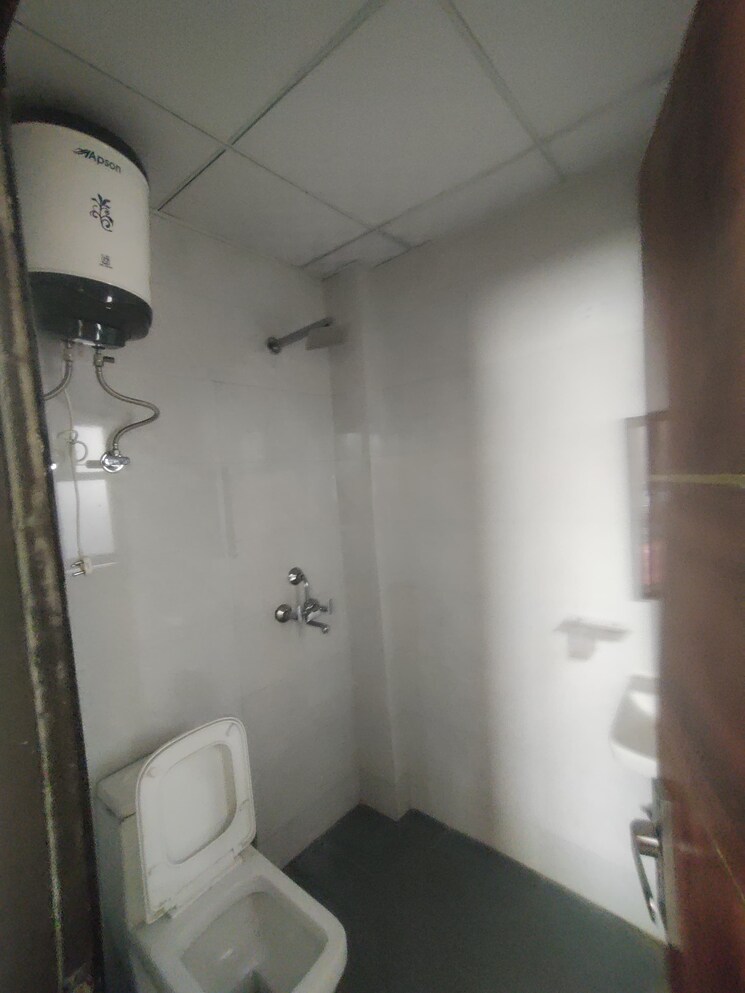 Bathroom, queens-plaza 1 Bedroom 450 Sq.Ft. Apartment In Sector 43 Gurgaon 8842992