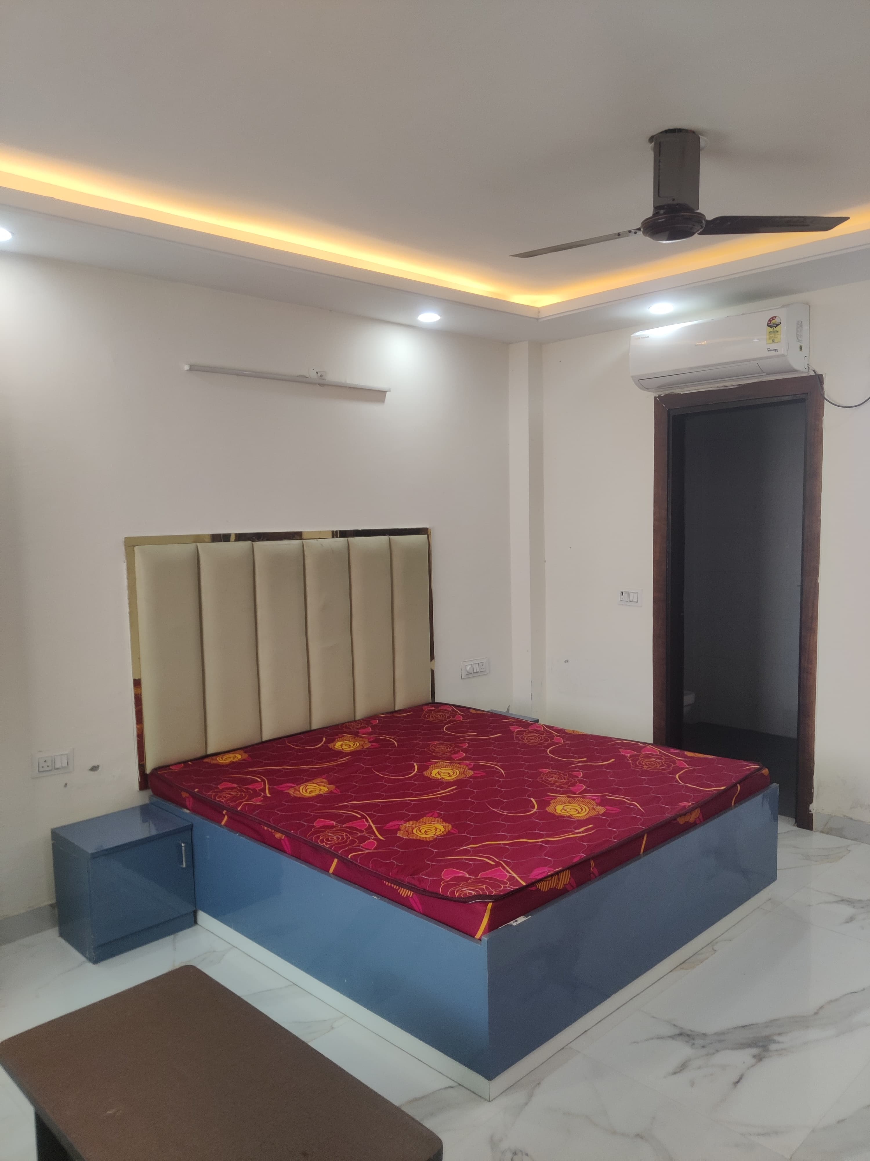 1 BHK Apartment For Rent in Queens Plaza