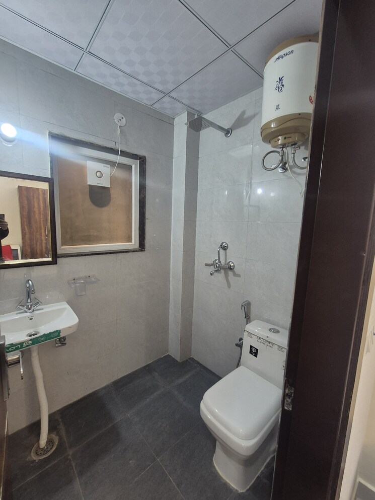Bathroom, queens-plaza 1 Bedroom 450 Sq.Ft. Apartment In Sector 43 Gurgaon 8842992