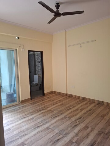 Furnished Amenities in 2 BHK Apartment at Gardenia Gateway, Sector 75 – for Rent