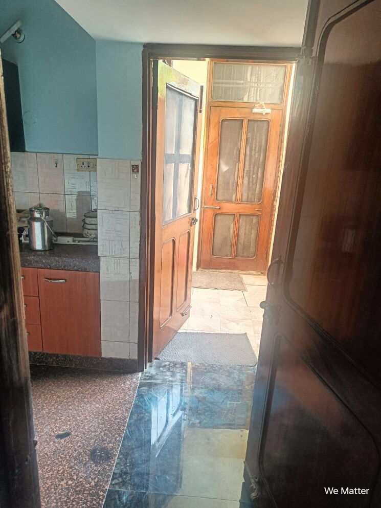 Room, sector 14 1 Bedroom 800 Sq.Ft. Independent House In Sector 14 Faridabad 8843068