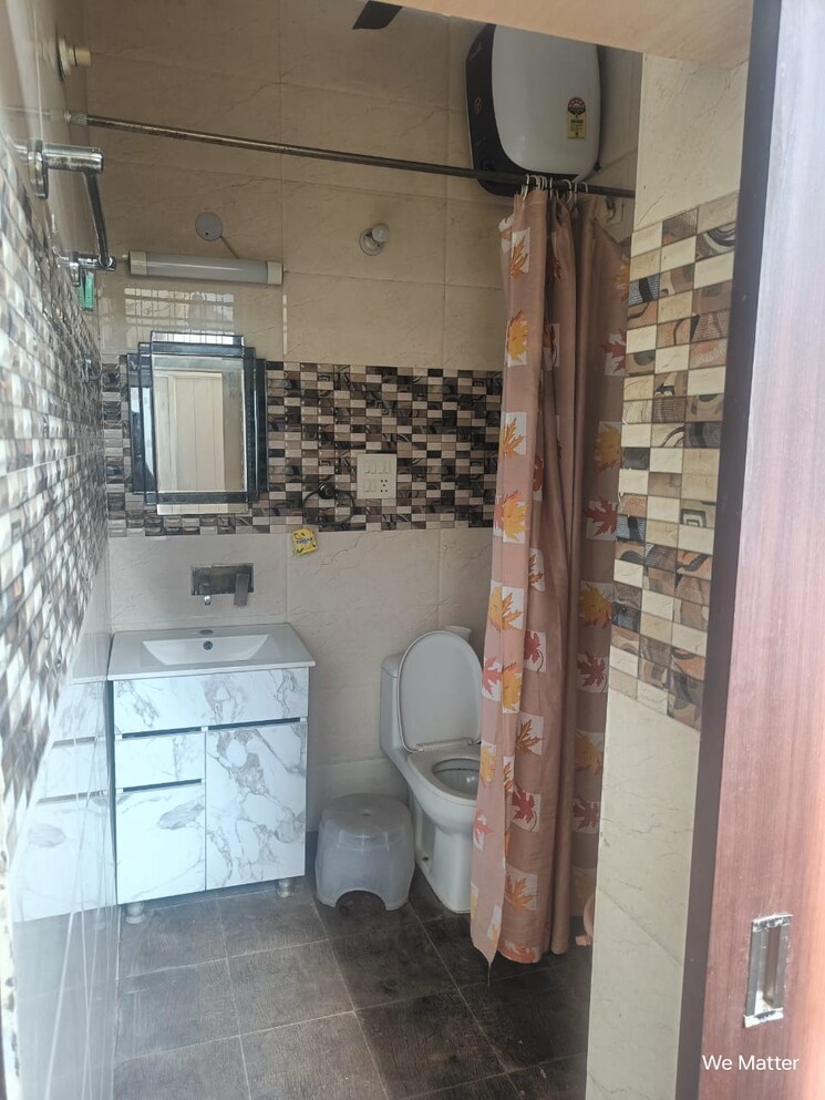 Bathroom, sector 14 1 Bedroom 800 Sq.Ft. Independent House In Sector 14 Faridabad 8843068