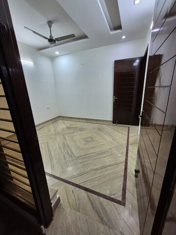 Master Bedroom in 3 BHK Independent House at Sector 15a – for Rent