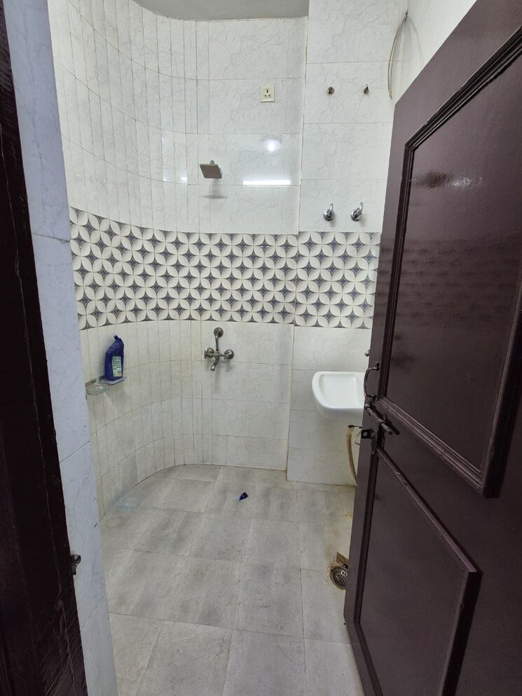 Bathroom, sector 15a 3 Bedroom 2150 Sq.Ft. Independent House In Sector 15a Faridabad 8843110