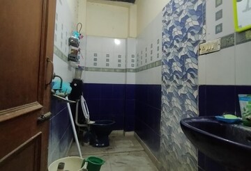 Bathroom in 1 BHK Builder Floor at Sector 48 – for Rent