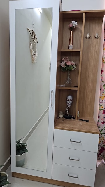 Furnished Amenities in 3 BHK Apartment at Alkapoor – for Rent