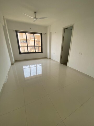 Room in 3 BHK Apartment at Satellite – for Rent