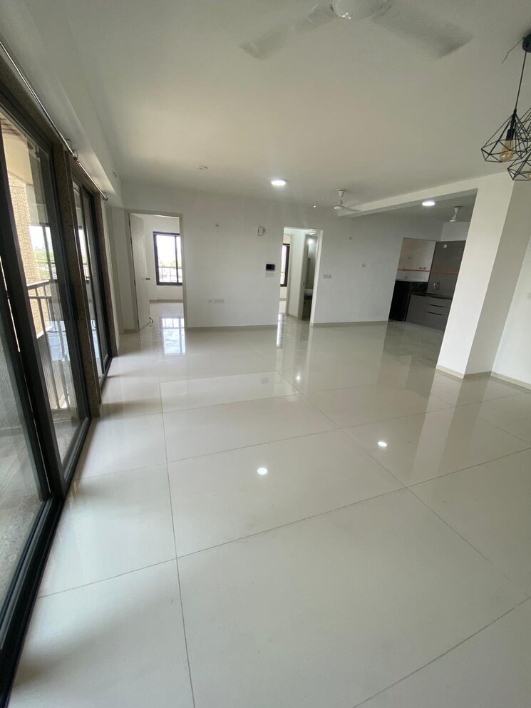 Room, satellite 3 Bedroom 2320 Sq.Ft. Apartment In Satellite Ahmedabad 8843240