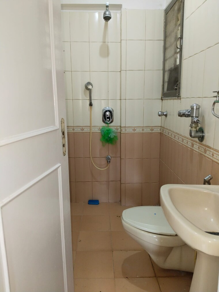 Bathroom, borivali east 4 Bedroom 2750 Sq.Ft. Apartment In Borivali East Mumbai 8843189