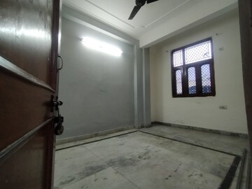 Bedroom in 2 BHK Builder Floor at Sector 48 – for Rent