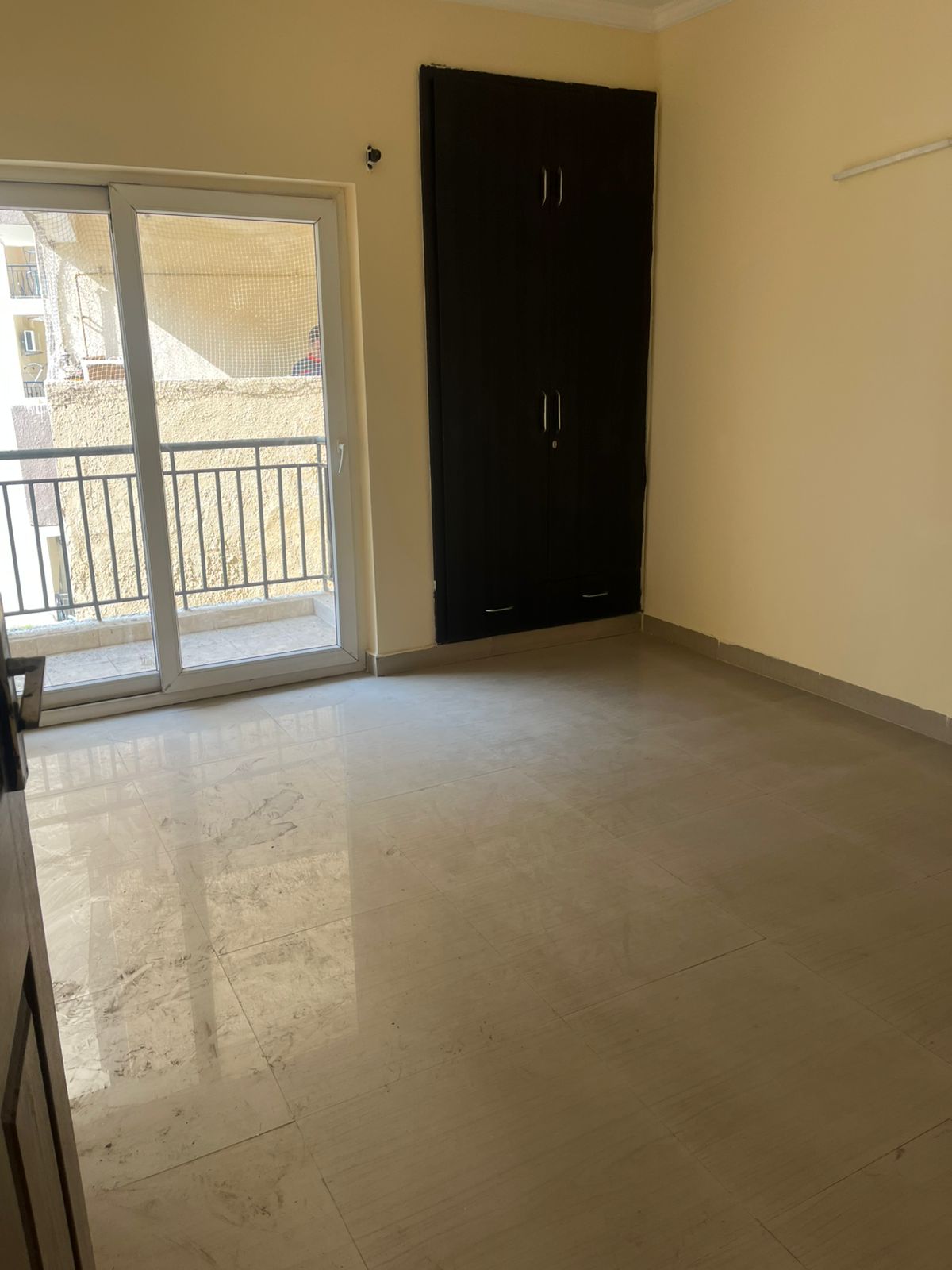 3 BHK Apartment For Rent in Paramount Floraville