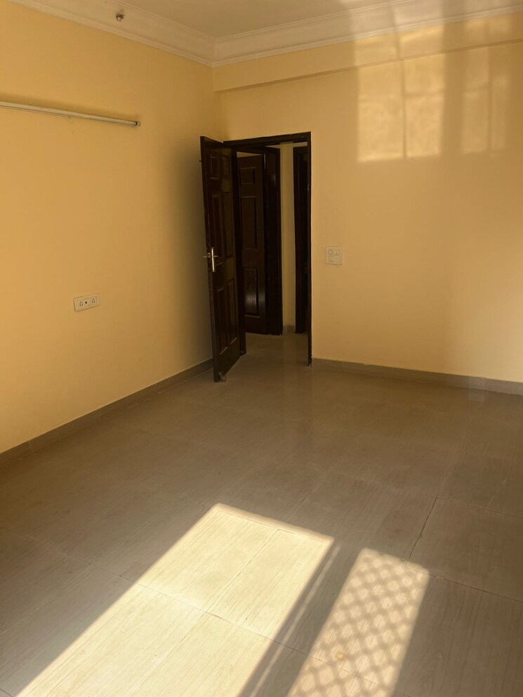 Room, paramount-floraville 3 Bedroom 1425 Sq.Ft. Apartment In Sector 137 Noida 8843250