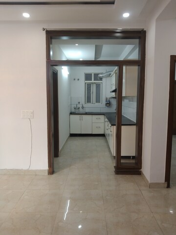 Room in 3 BHK Builder Floor at Niti Khand – for Rent