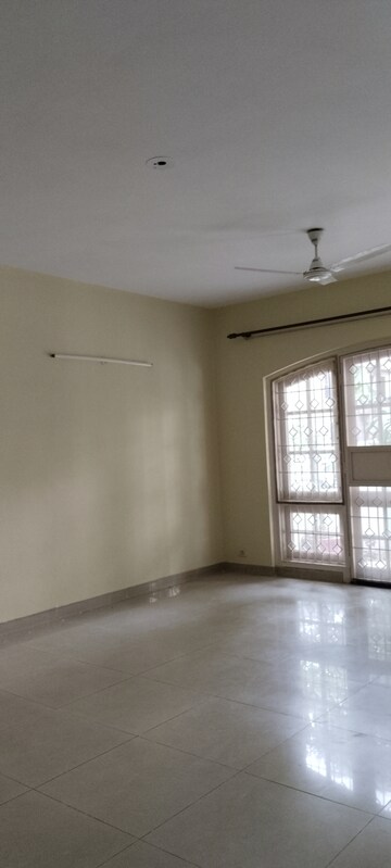 Room in 4 BHK Villa at Eros Rosewood City, Sector 49 – for Rent
