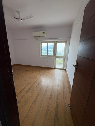 Room in 3 BHK Apartment at Nimbus The Golden Palm, Sector 168 – for Rent