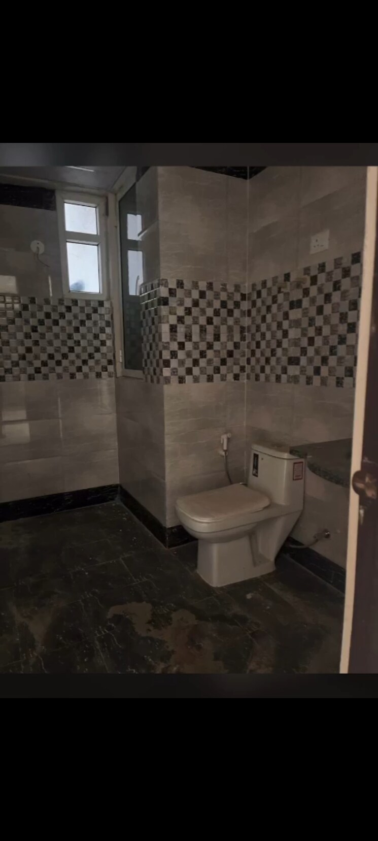 Bathroom, saya-gold-avenue 3.5 Bedroom 1480 Sq.Ft. Apartment In Vaibhav Khand Ghaziabad 8843521