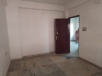 Room in 2 BHK Builder Floor at Sakher Bazar – for Sale