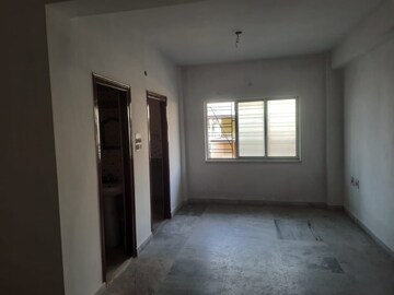 Room in 2 BHK Builder Floor at Sakher Bazar – for Sale