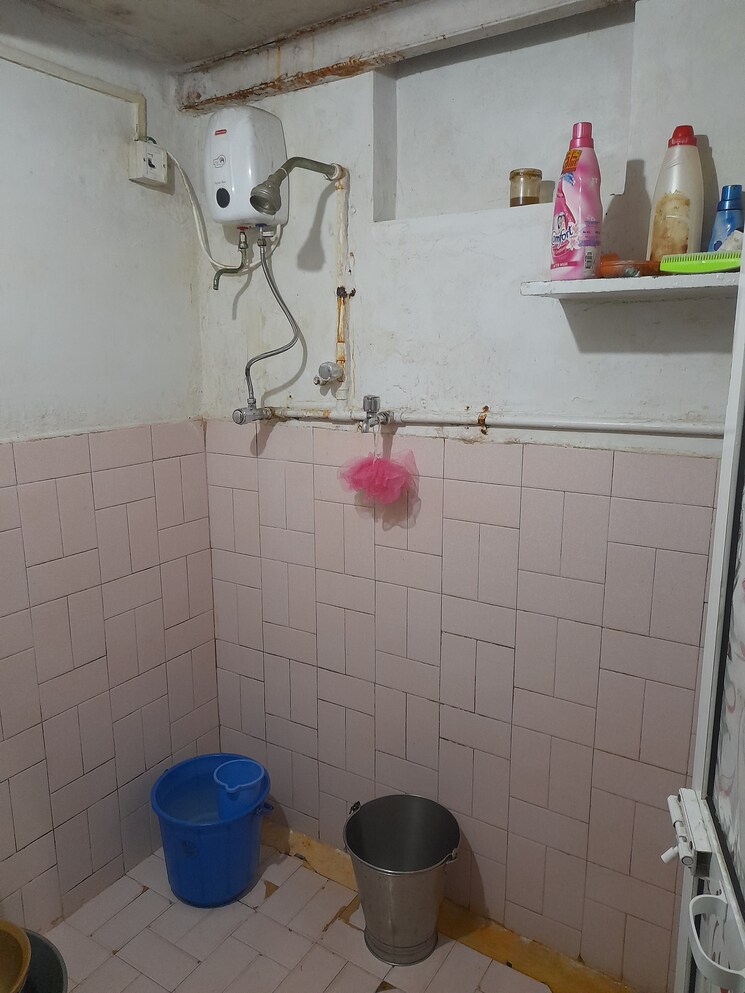 Bathroom, mandakini-chs-mulund 2 Bedroom 700 Sq.Ft. Apartment In Mulund West Mumbai 8843572