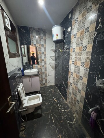 Parking in 4 BHK Builder Floor at Sushant Lok 3, Sector 57 – for Rent