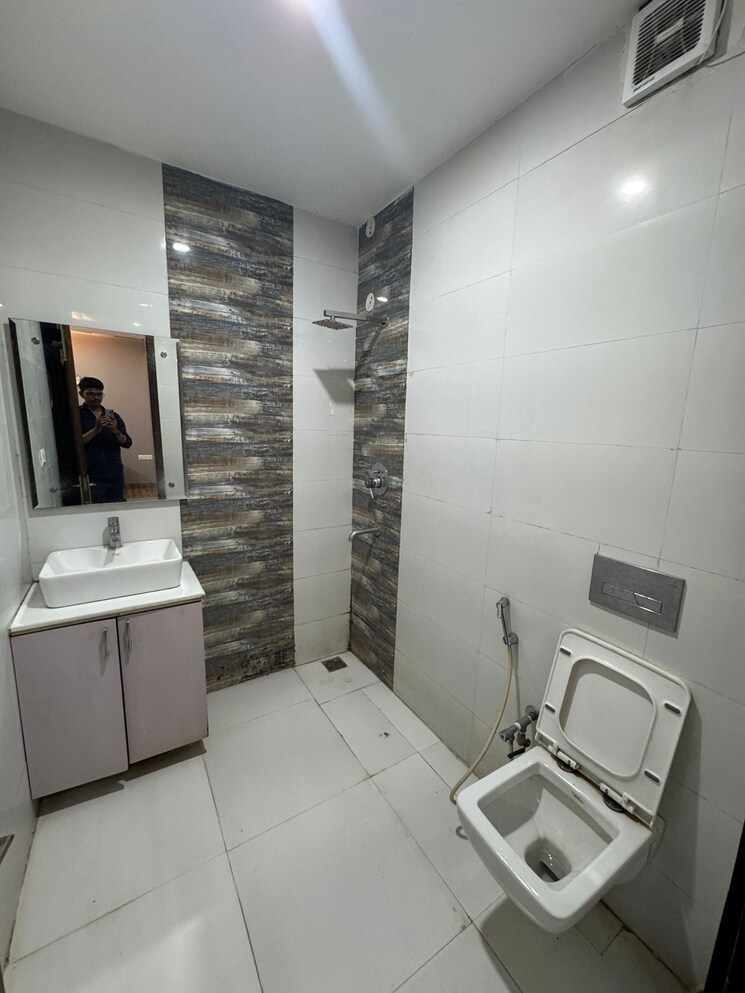 Bathroom, sushant-lok-3 4 Bedroom 2350 Sq.Ft. Builder Floor In Sector 57 Gurgaon 8843534