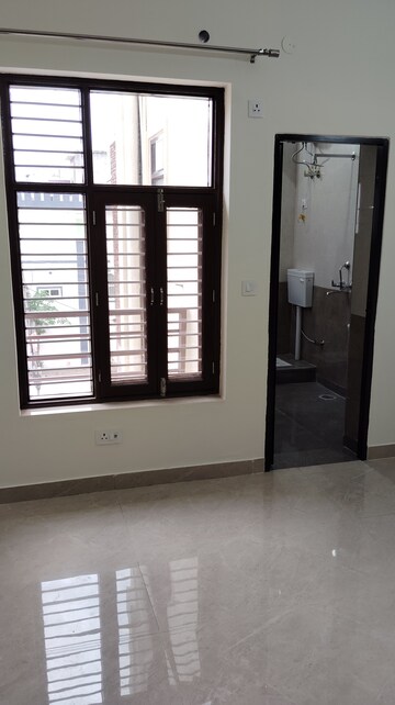 2 BHK Builder Floor For Rent in Sector 9a