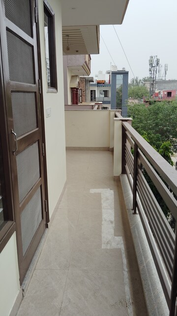 Balcony in 2 BHK Builder Floor at Sector 9a – for Rent