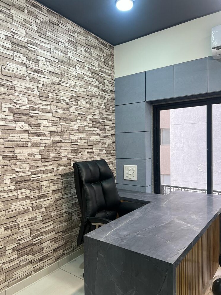  Parking, sun-westbank Commercial Office Space 740 Sq.Ft. In Navrangpura Ahmedabad 8843693