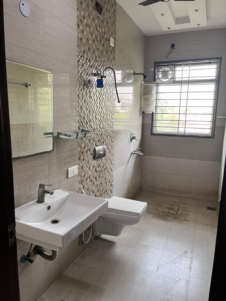 Bathroom, rwa-apartments-sector-39 3 Bedroom 1800 Sq.Ft. Independent House In Sector 39 Noida 8843723