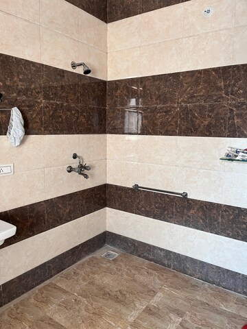 Furnished Amenities in 3 BHK Independent House at RWA Apartments Sector 39, Sector 39 – for Rent