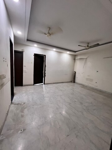 Room in 3 BHK Independent House at RWA Apartments Sector 39, Sector 39 – for Rent