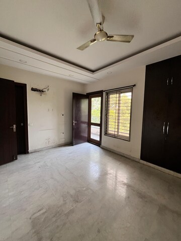 Room in 3 BHK Independent House at RWA Apartments Sector 39, Sector 39 – for Rent