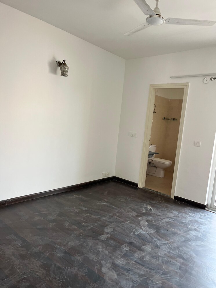 Room, bptp-park-81 3 Bedroom 300 Sq.Yd. Builder Floor In Sector 81 Faridabad 8843718