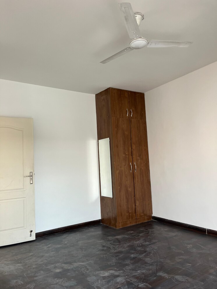 Room, bptp-park-81 3 Bedroom 300 Sq.Yd. Builder Floor In Sector 81 Faridabad 8843718