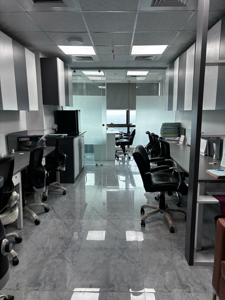 Gym, the-iconic-corenthum Commercial Office Space 500 Sq.Ft. In Wazidpur Noida 8844019