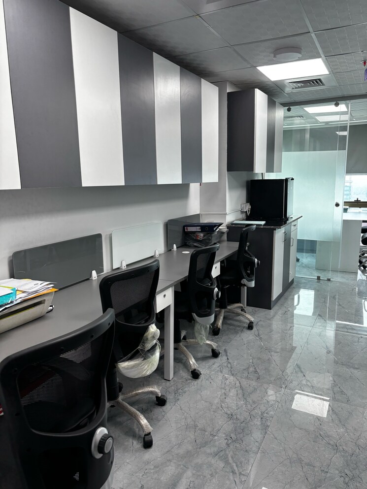 Team Area, the-iconic-corenthum Commercial Office Space 500 Sq.Ft. In Wazidpur Noida 8844019