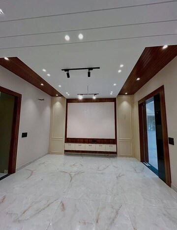 Room in 2 BHK Builder Floor at Sector 30 – for Rent