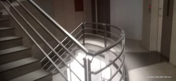 Staircase in 3 BHK Apartment at Alkapuri – for Rent