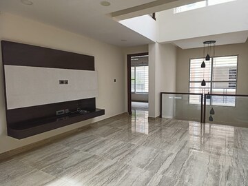 Room in 3 BHK Villa at Unishire Esplanade, Thanisandra Main Road – for Rent