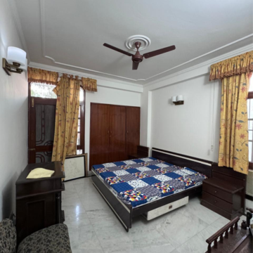 Bedroom in 3 BHK Builder Floor at DLF Oakwood Estate, Sector 25 – for Rent
