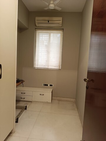 Master Bedroom in 2 BHK Apartment at Worli Naka – for Rent