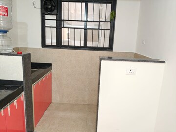 Room in 2 BHK Apartment at Kohinoor Viva City, Dhanori – for Rent