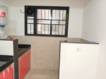 Room in 2 BHK Apartment at Kohinoor Viva City, Dhanori – for Rent