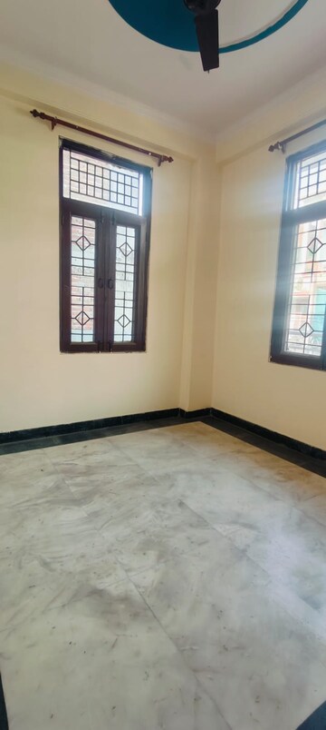 Room in 3 BHK Apartment at Shakti Khand – for Rent