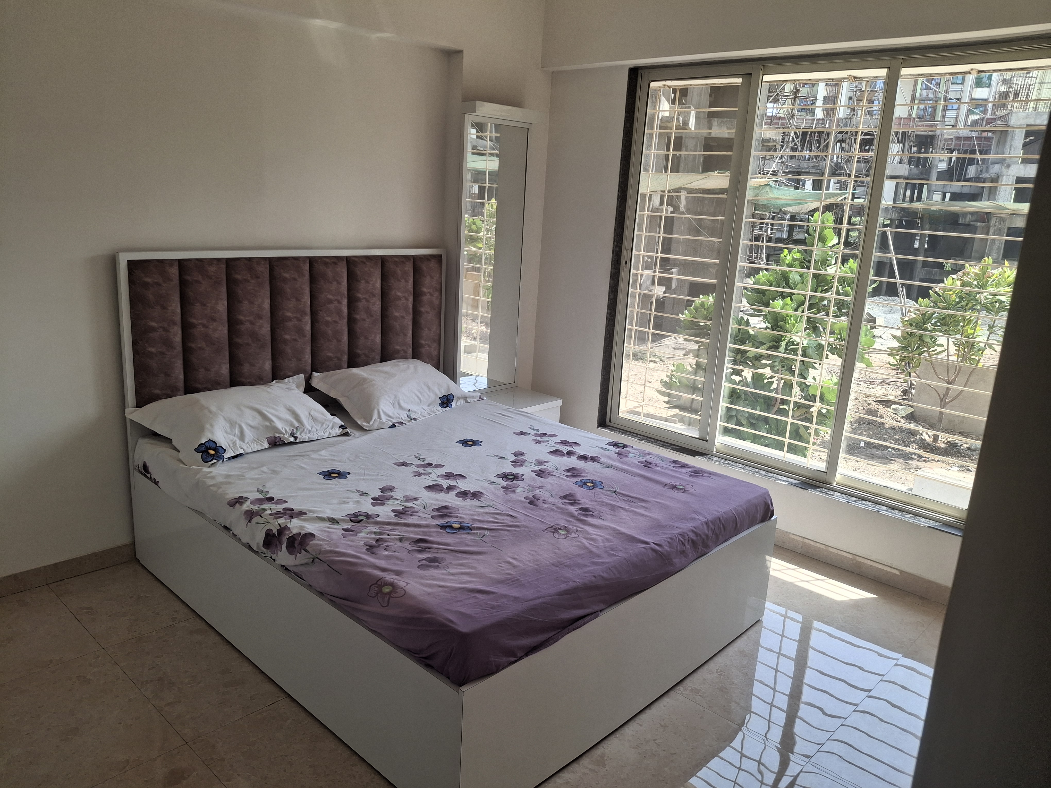 1 BHK 670 Sq.Ft. Apartment in SM Emerald Tower