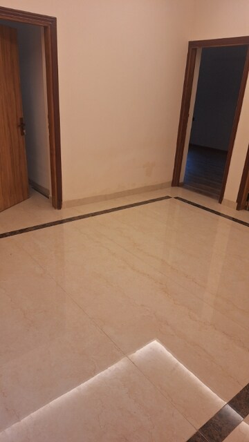 Room in 4 BHK Apartment at Vasant Kunj – for Rent