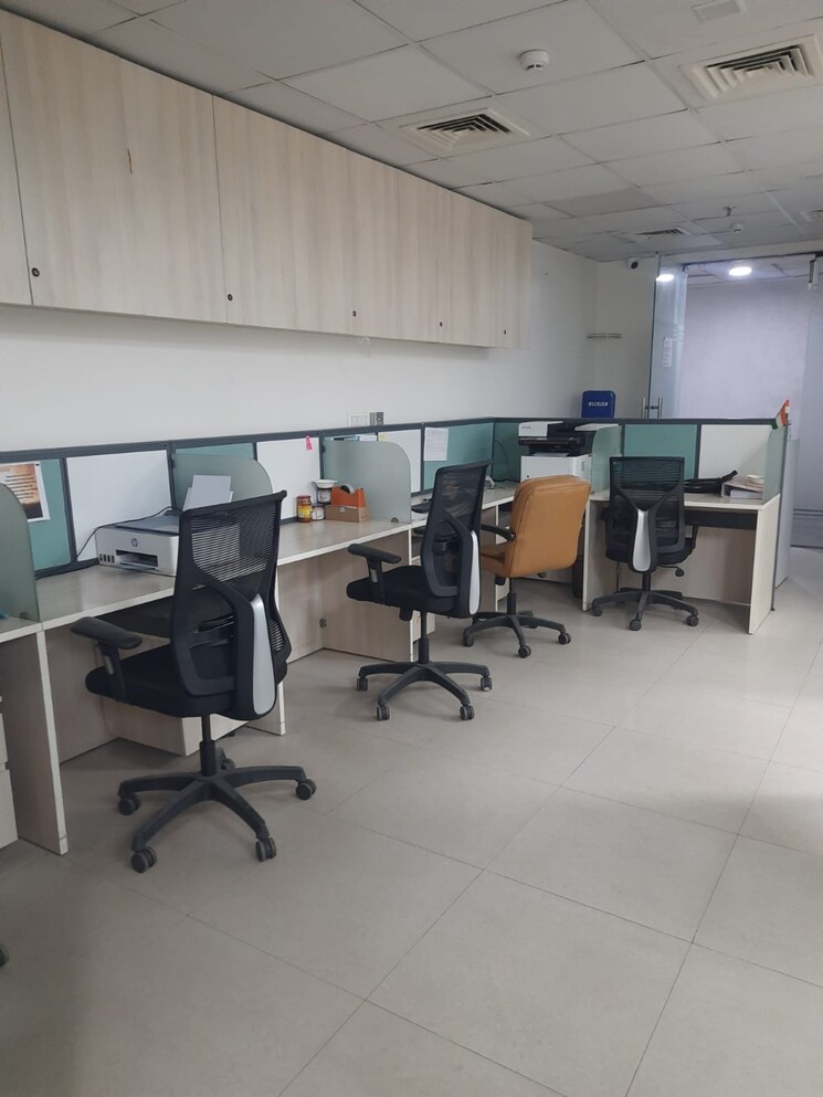 Team Area, beaver-the-corenthum Commercial Office Space in IT/SEZ 1232 Sq.Ft. In Wazidpur Noida 8844508
