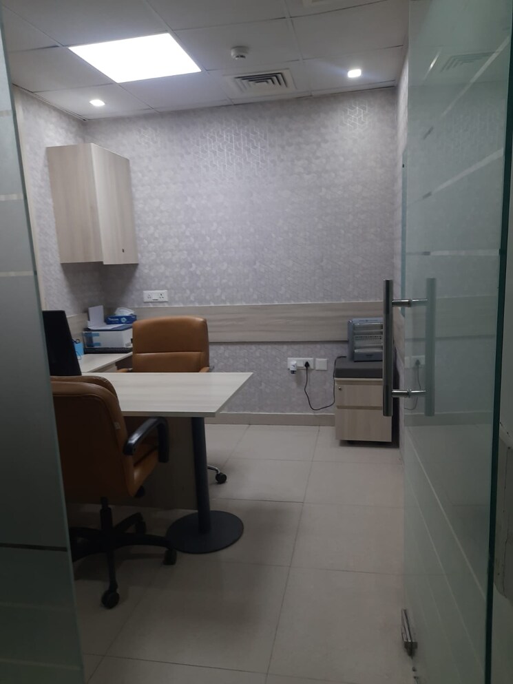 Team Area, beaver-the-corenthum Commercial Office Space in IT/SEZ 1232 Sq.Ft. In Wazidpur Noida 8844508