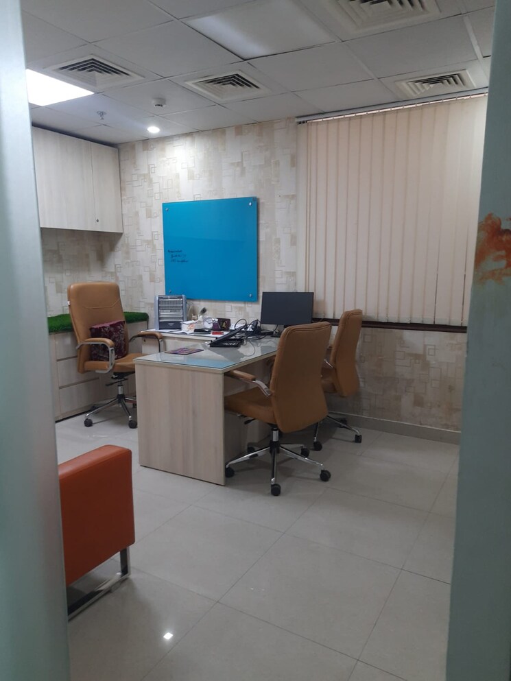Team Area, beaver-the-corenthum Commercial Office Space in IT/SEZ 1232 Sq.Ft. In Wazidpur Noida 8844508