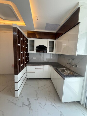 Kitchen in 1.5 BHK Builder Floor at Sector 73 – for Rent